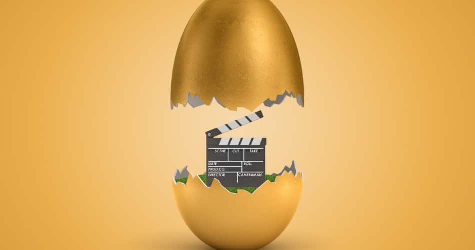 Osterfilme:3D-Bild eines Ostereis mit einer Filmklappe darin.