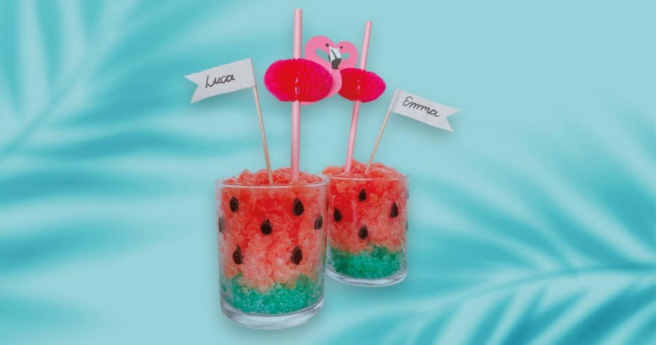 Mit Kindern selbstgemachtes Wassermelonen-Zitronen-Granita-Eis.