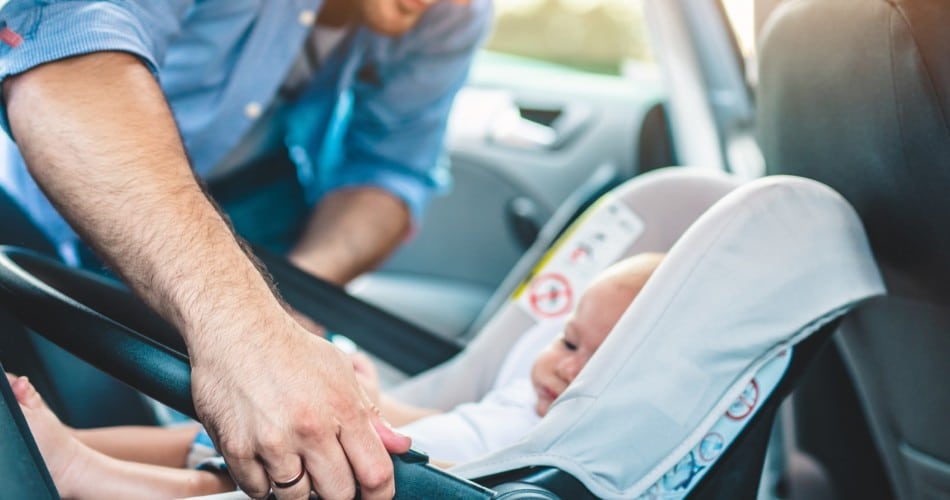 Tipps, die helfen, wenn das Baby im Auto weint.