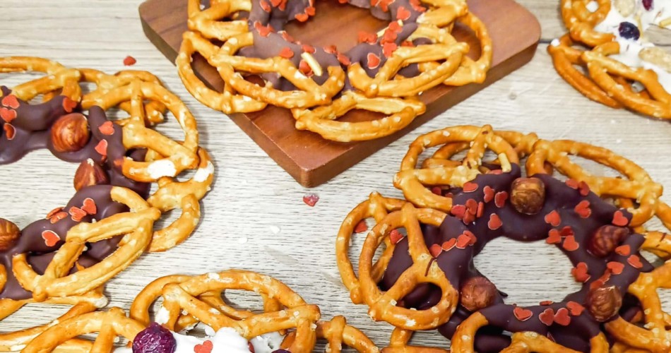Rezept für einen Kranz aus Schoko-Brezeln.