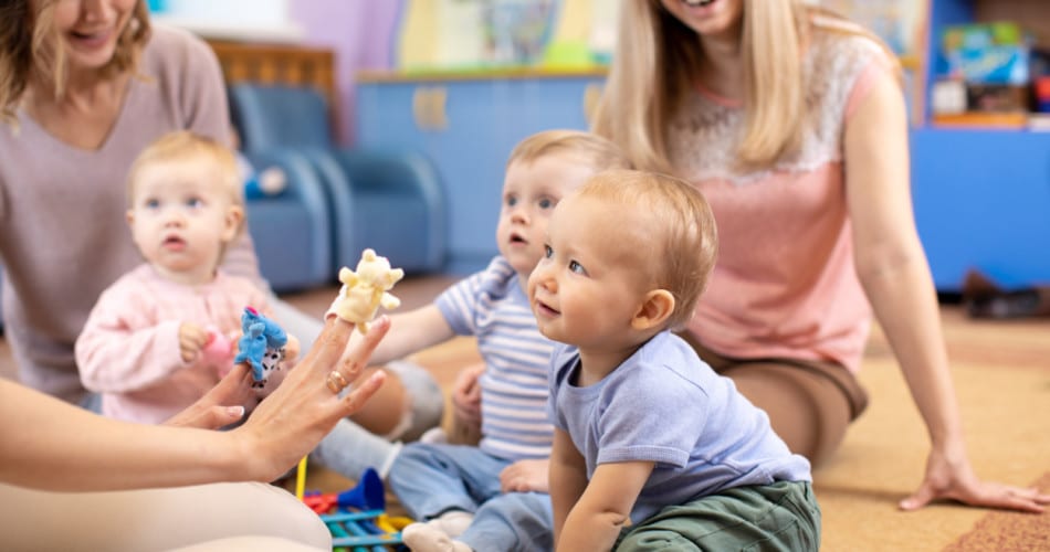 Fingerspiele für Babys aufgeführt