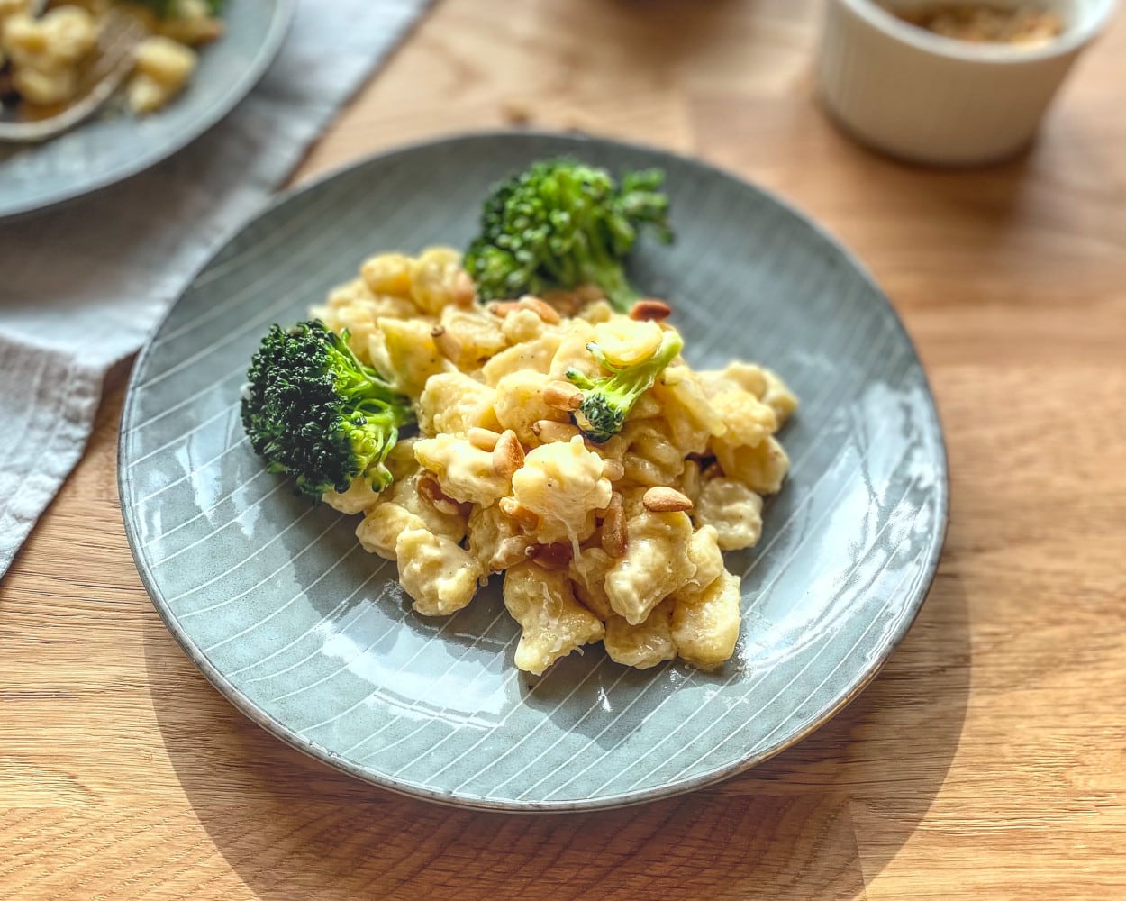 Schnelle Knöpfle mit Käse und Brokkoli - Das Familienmagazin