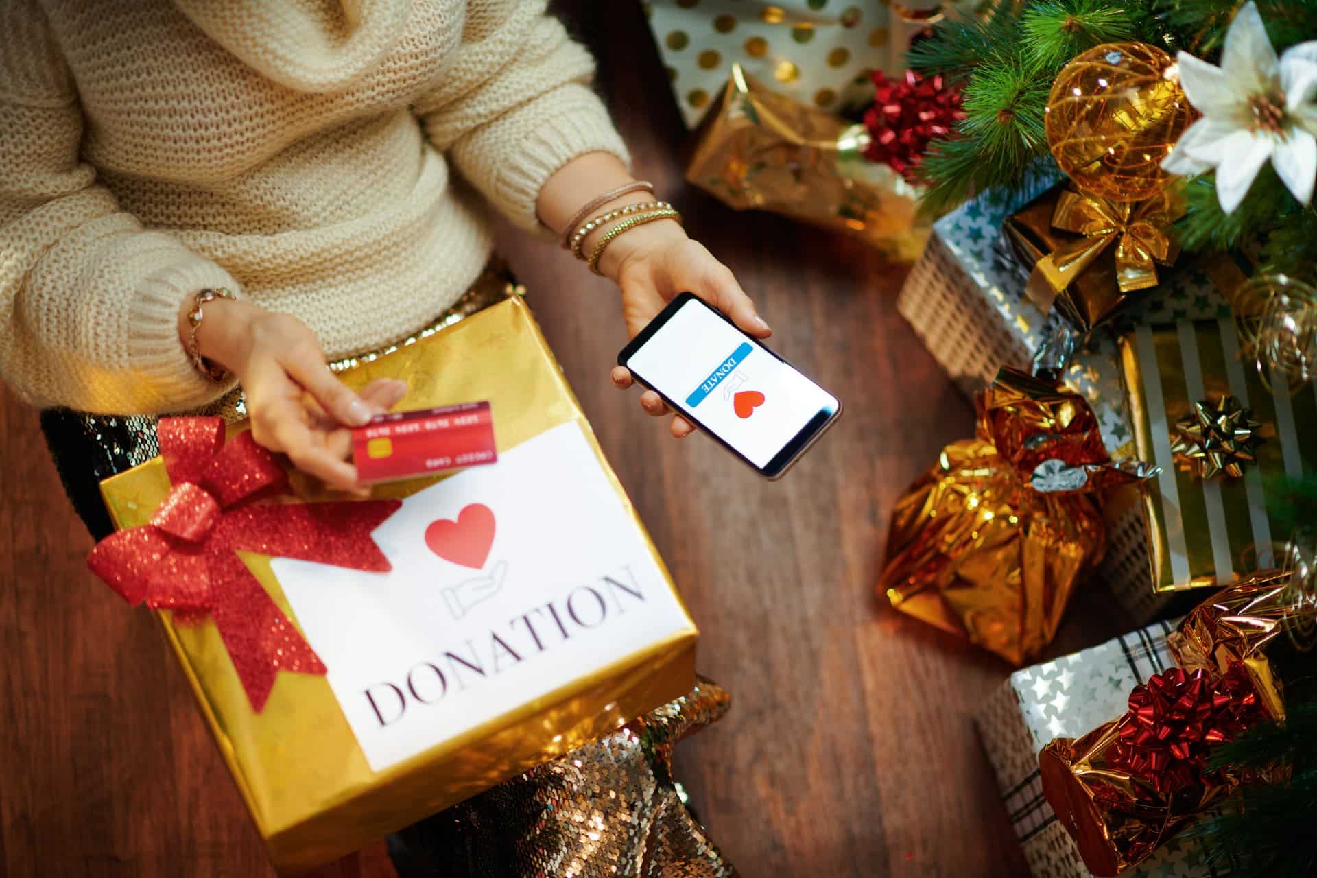 Hallmark Weihnachtskarten – Mit Roségold-Folie, Komplett Recycelbar, Unterstützt Wohltätige Organisationen
