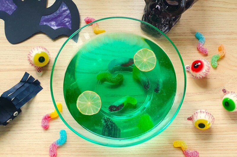 Grüne Halloween-Bowle für Kinder